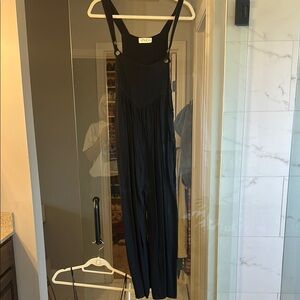 Versatile Black Jumpsuit with Relaxed Fit and Dungaree Straps
